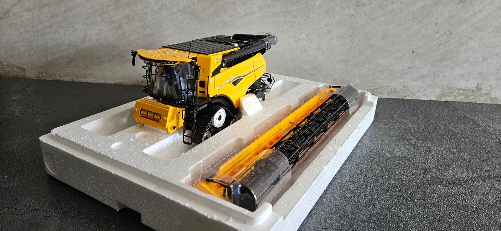 New Holland CR10.90 combine rupsbanden 1:32, Ophalen of Verzenden, Nieuw, Tractor of Landbouw, Overige merken