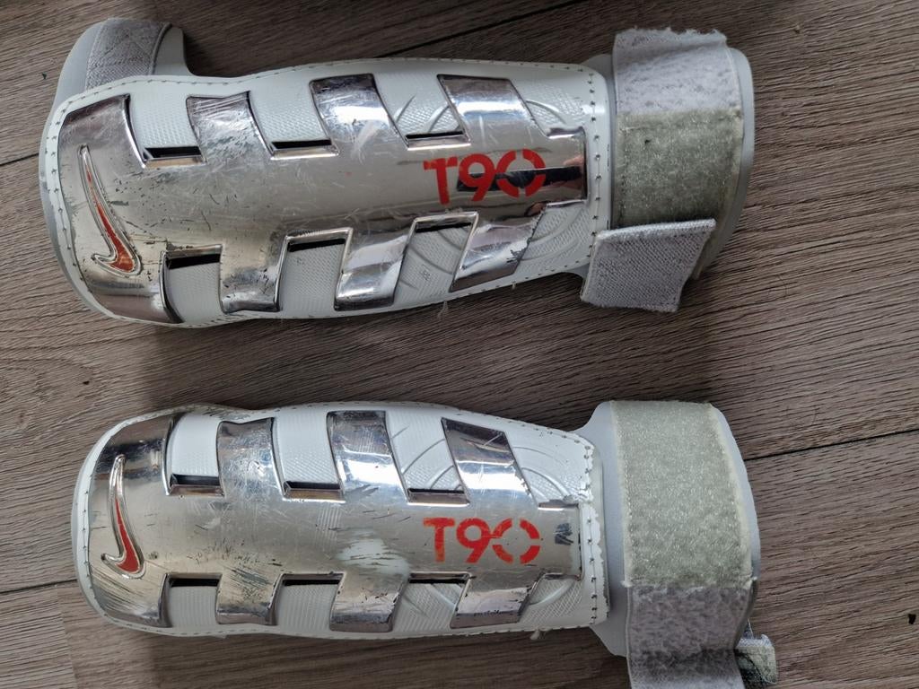 Nike T90 Scheenbeschermers - Wit/Zilver, Ophalen of Verzenden, Gebruikt, Overige typen