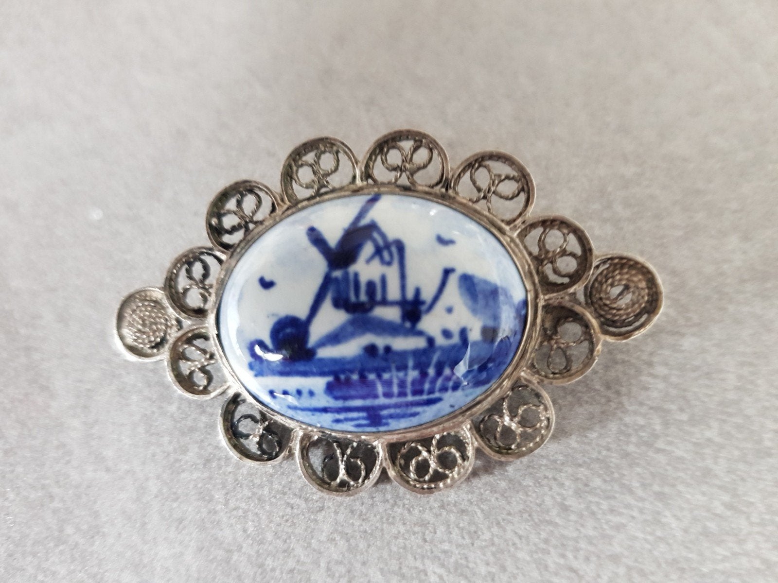 Delfts blauwe broche GEMERKT, Ophalen of Verzenden