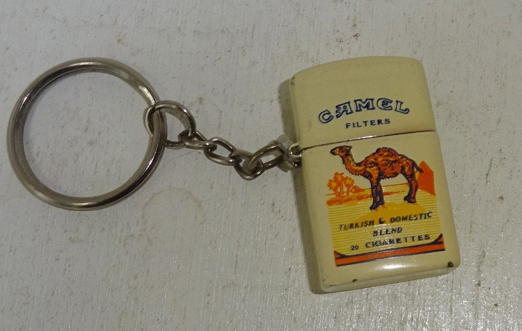 Camel miniatuur aansteker, Verzamelen, Rookartikelen, Aanstekers en Luciferdoosjes, Ophalen of Verzenden, Gebruikt, Aansteker