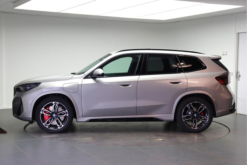 BMW X1 xDrive25e M Sport Automaat / Panoramadak / Trekhaak /, Met garantie (alle), Bedrijf, Hybride Elektrisch/Benzine, Zilver of Grijs