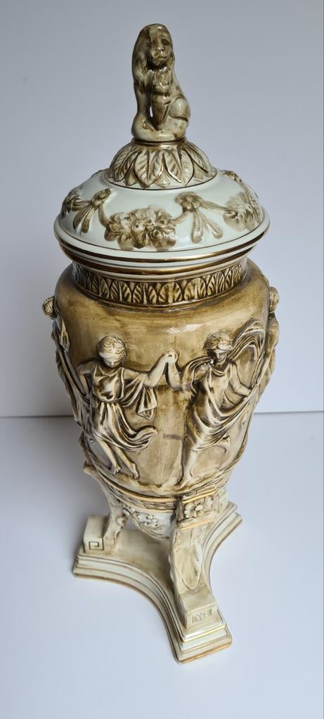 CAPODIMONTE VAAS MET DEKSEL, Antiek en Kunst, Ophalen of Verzenden