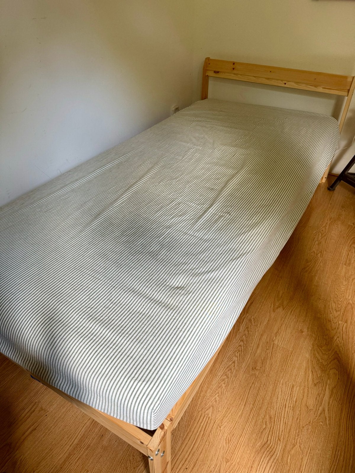 IKEA 1 prs. bed, 90x200 cm, incl. lattenbodem + matras, Ophalen, 90 cm, Zo goed als nieuw, 200 cm