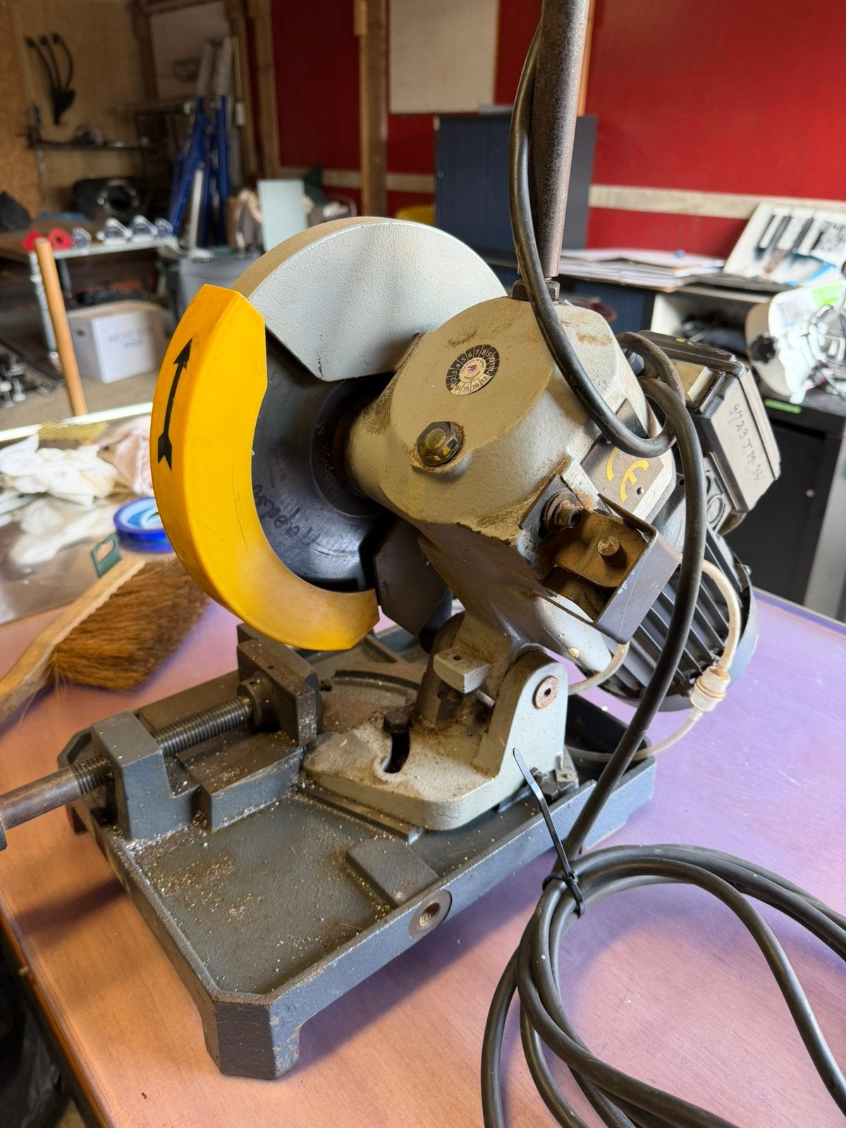 Metaal afkortzaag. Langzaam lopend., Ophalen, Gebruikt, 70 mm of meer, 600 tot 1200 watt