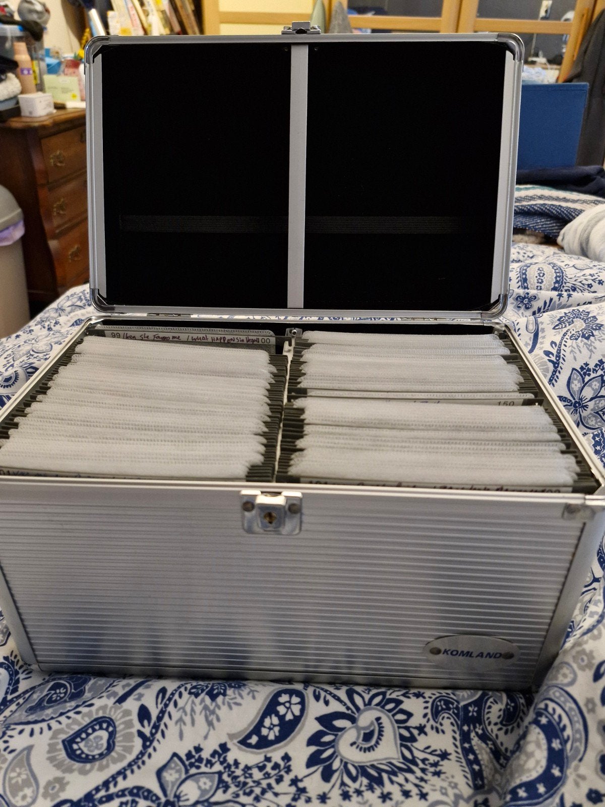 CD/DVD Opbergkoffer - Aluminium Koffer met 200 hoezen, Op spindel, Gebruikt, Overige typen, Ophalen of Verzenden