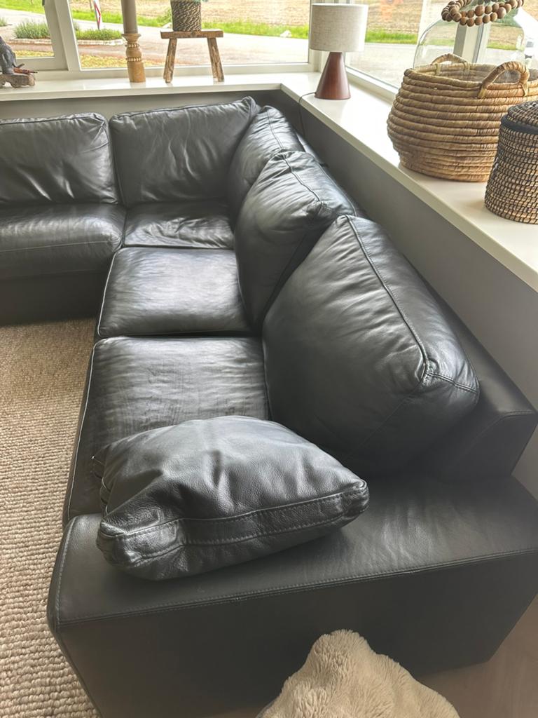 Comfortabel zwart leren hoekbank, Ophalen, Zo goed als nieuw, 75 tot 100 cm, Vierpersoons of meer