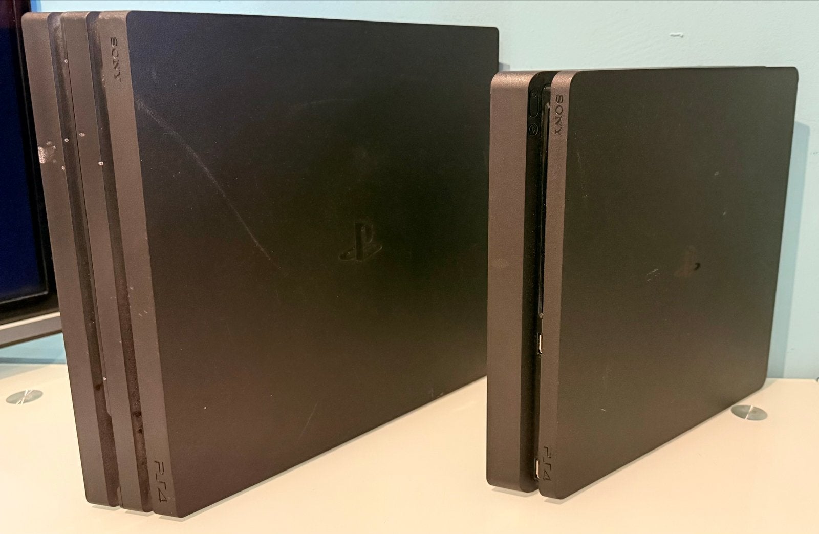 PlayStation 4 Pro en PlayStation 4 Slim Console Bundel, Gebruikt, Sony, Ophalen of Verzenden, Zonder controller