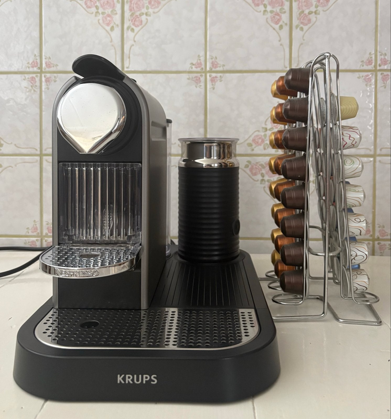 Nespresso Krups koffiemachine met melkopschuimer, Witgoed en Apparatuur, Koffiezetapparaten, Ophalen, Koffiemachine, Zo goed als nieuw
