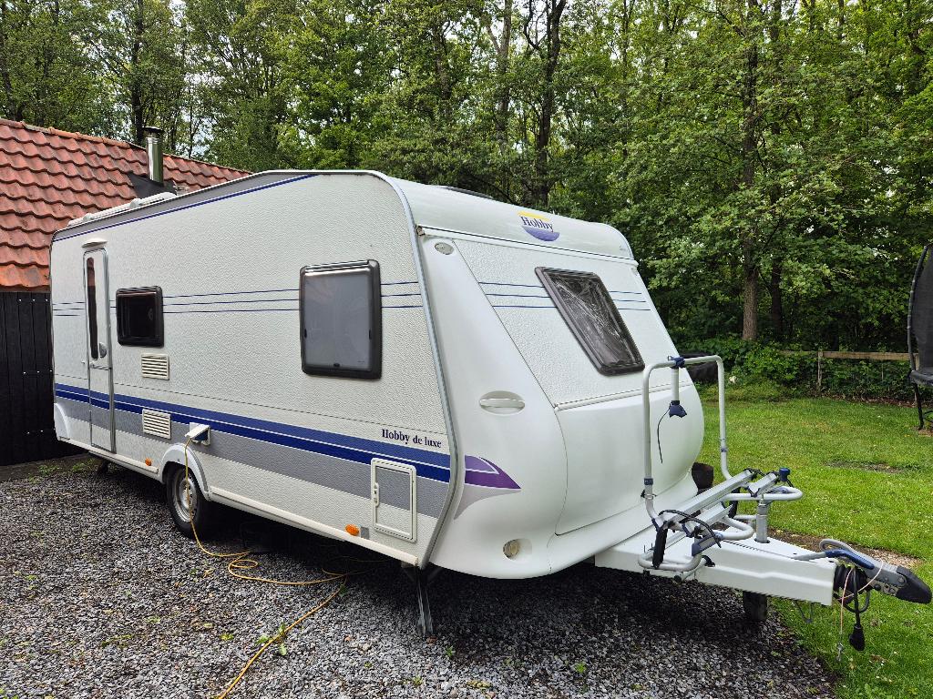 Hobby de Luxe 500 KMFE 2008 -Stapelbed + voortent en luifel, Caravans en Kamperen, Hobby, Douche, 7 tot 8 meter, Treinzit