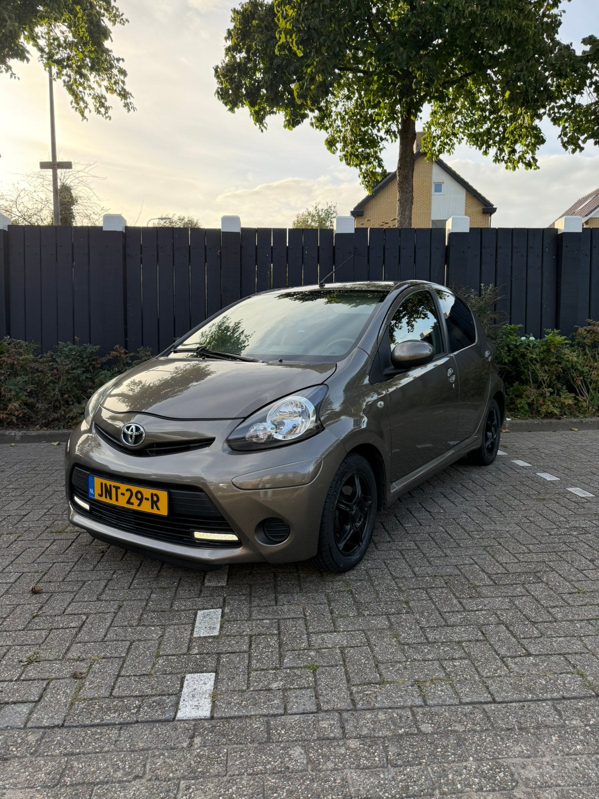 Toyota Aygo 1.0 12V Vvt-i 5DRS 2012 | Apple Carplay, Auto's, Voorwielaandrijving, Stof, Bruin, 4 stoelen