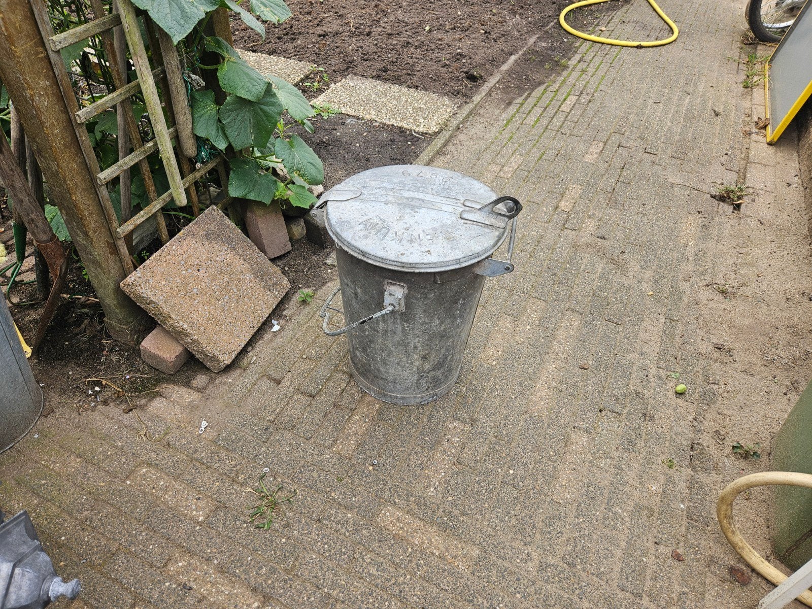 metalen vuilnisemmer, Ophalen, Gebruikt