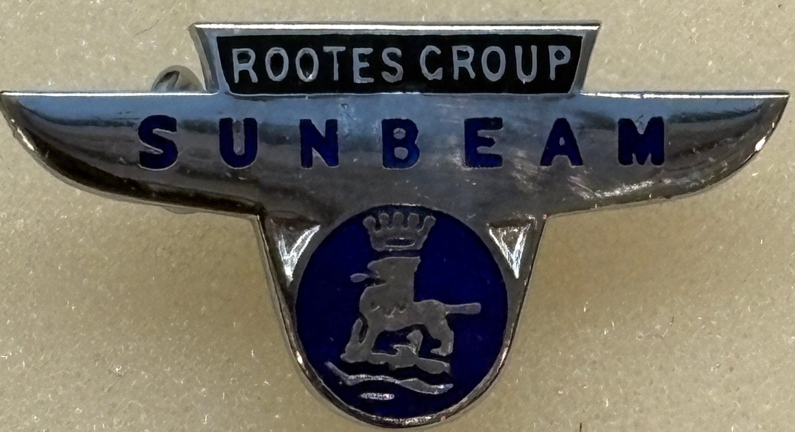 Geëmailleerde Sunbeam broche autospeld, Ophalen of Verzenden, Nieuw