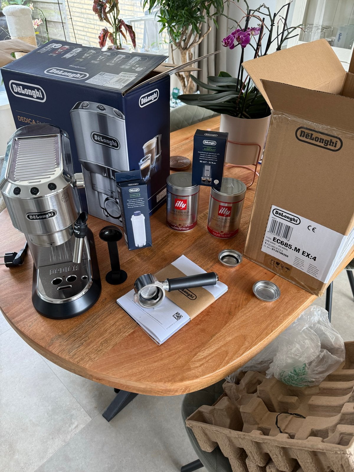 De'Longhi Dedica Style Espressomachine met accessoires, Afneembaar waterreservoir, Espresso apparaat, Gemalen koffie, Ophalen of Verzenden