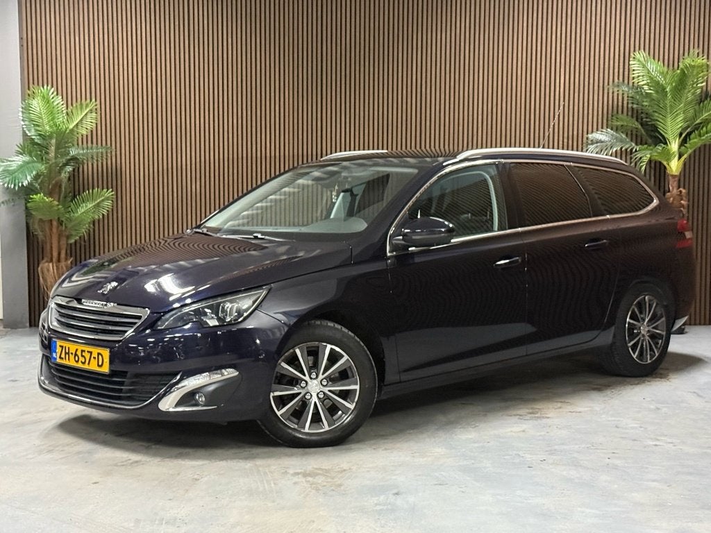 Peugeot 308 SW 1.2 PureTech Allure (bj 2016, automaat), Auto's, Gebruikt, Euro 6, 1199 cc, Parkeersensor