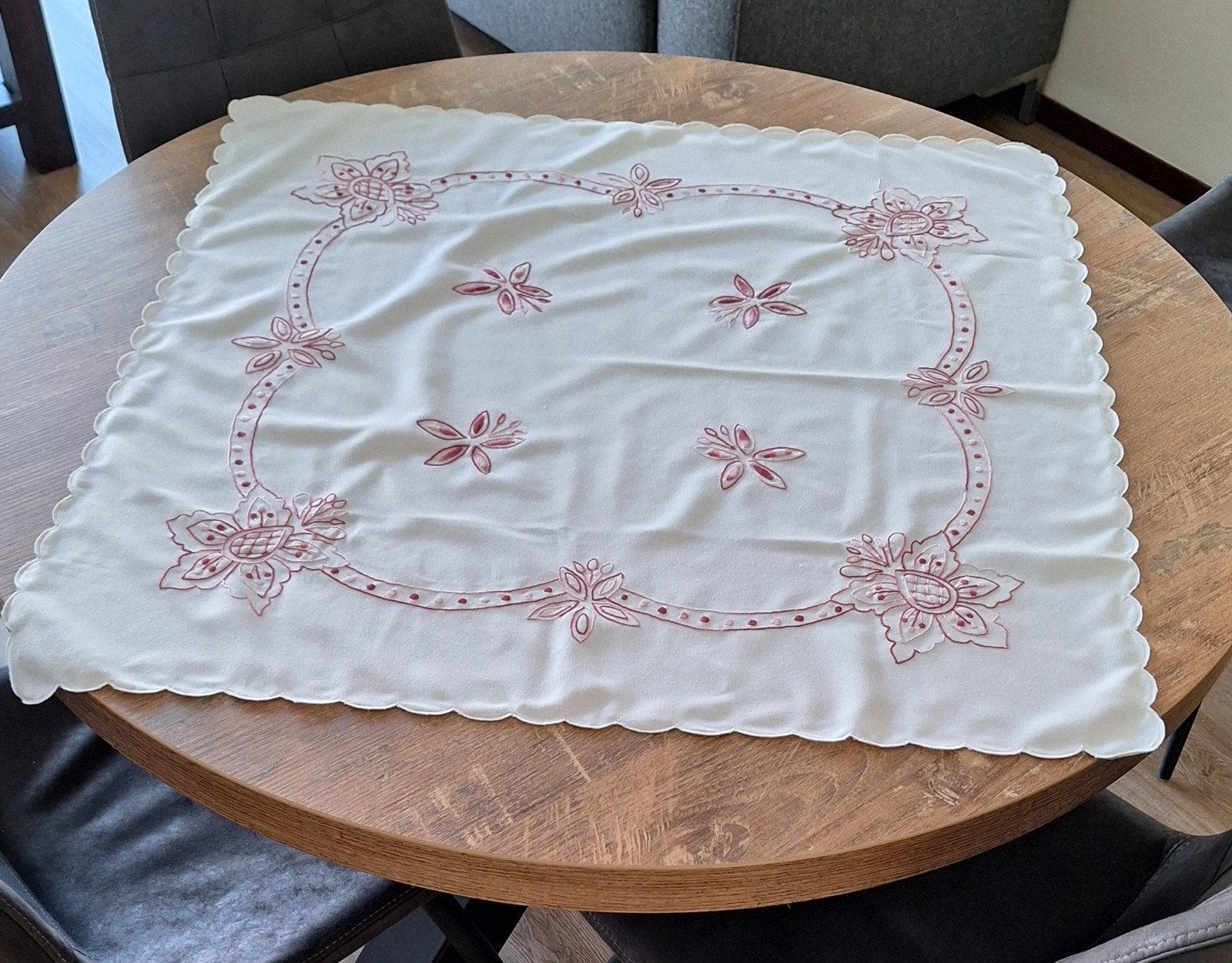 Vintage handgeborduurd tafelkleed jaren 80 - 83x83cm - roze, 83 cm, Vierkant, Geborduurd, Zo goed als nieuw