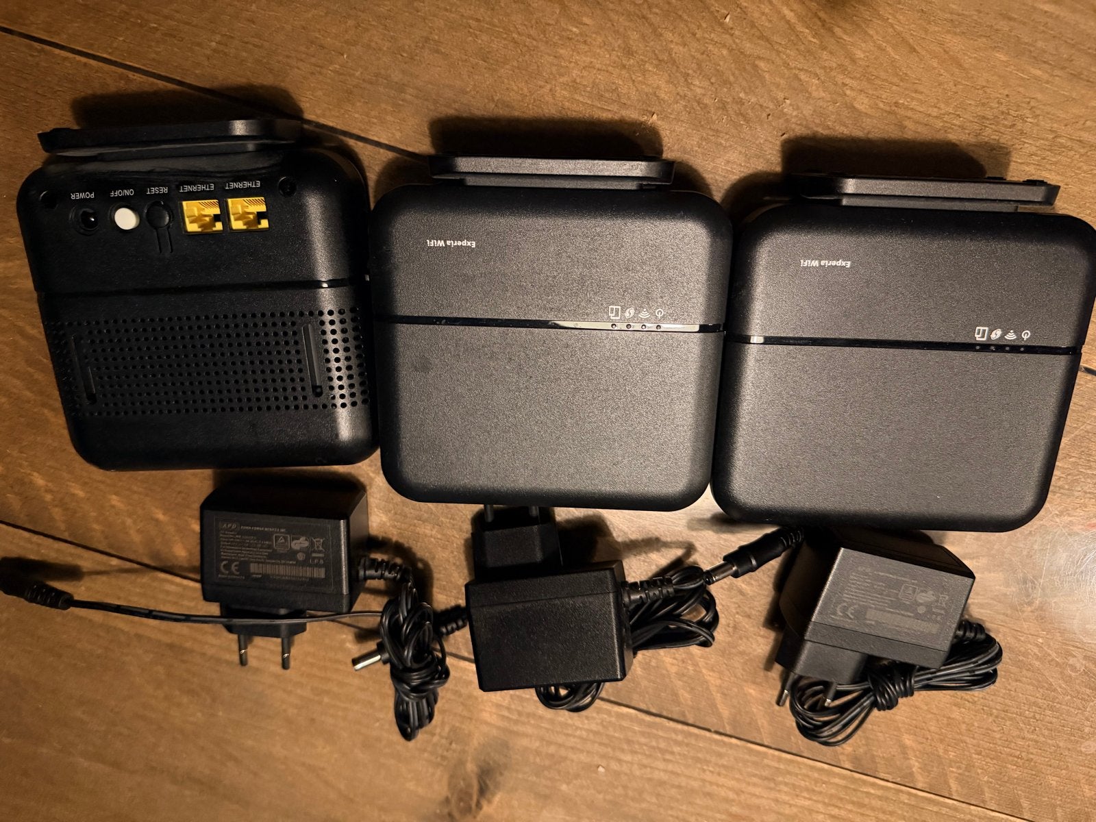 KPN Experia WiFi versterkers (3 stuks) met adapters, Ophalen of Verzenden, Gebruikt, Router