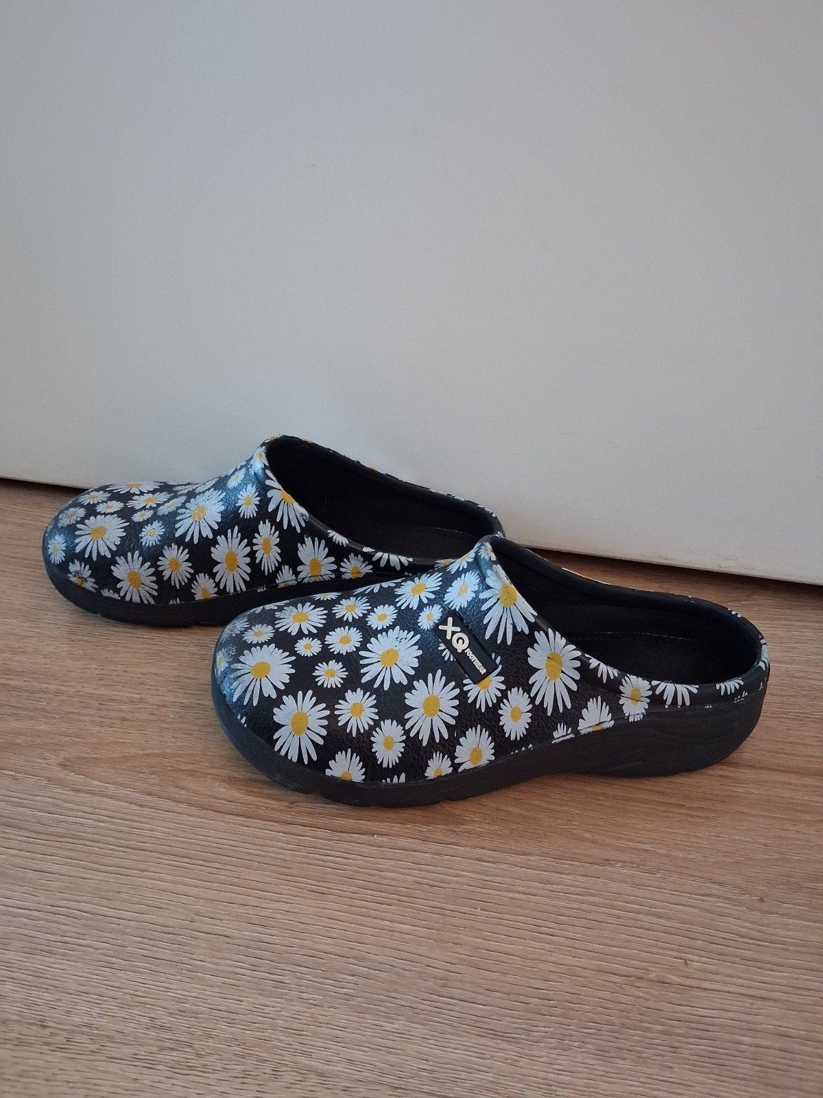 XQ footwear tuinklompen crocs achtig maat 37 meisje, Meisje, Overige typen, Ophalen of Verzenden, Zo goed als nieuw