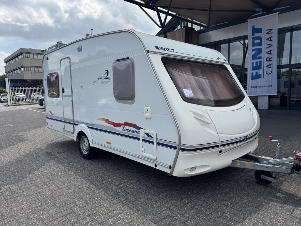 Swift Toscane 450 2003 BRAND 240 TENT!!!, Caravans en Kamperen, Standaardzit, Overige typen, Bedrijf, 750 - 1000 kg