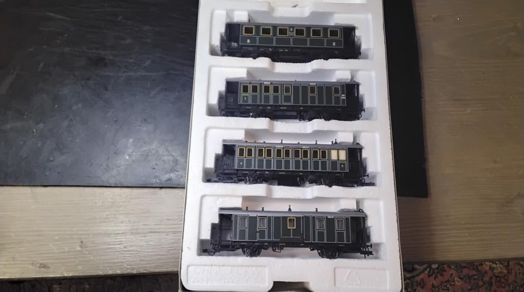 Roco Rijtuigen Set K. Bay. Sts. B no 44018
Wagons compleet m, Hobby en Vrije tijd, Modeltreinen | H0, Treinset, Gelijkstroom, Nieuw