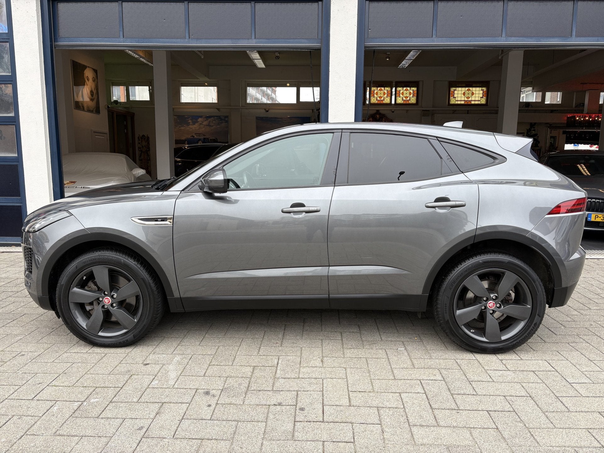 Jaguar E-Pace 2.0 P250 AWD SE DEALER OND/NW BANDEN/FULL OPTI, Auto's, Automaat, Dealer onderhouden, 249 pk, 4 cilinders