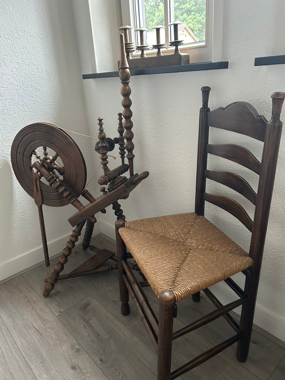 Te koop Spinnewiel met stoel, Ophalen
