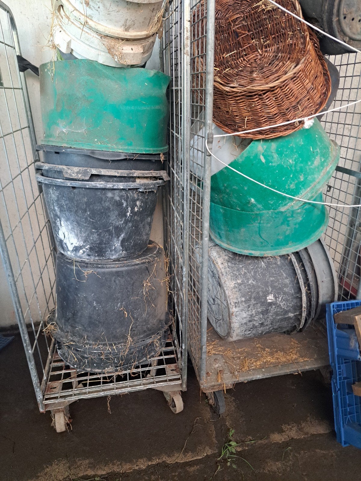 Diverse speciekuipen en plantenbakken - Gebruikt, Ophalen, Kunststof, Gebruikt, Rond