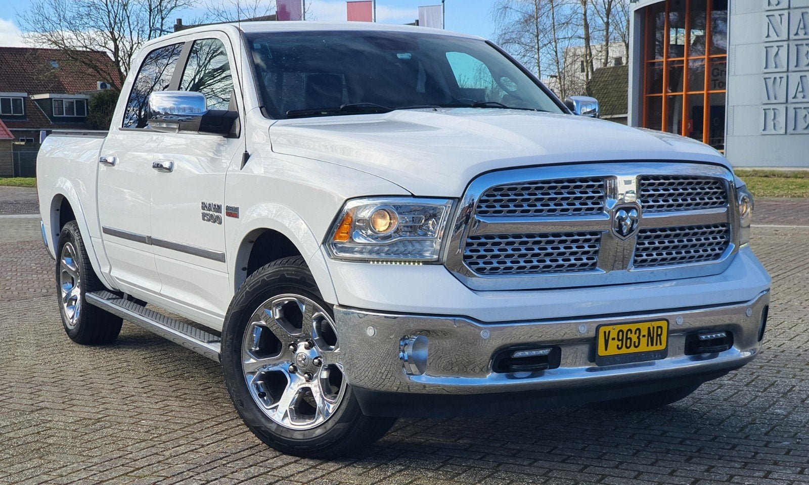 Dodge Ram 1500 Laramie 5.7 V8 HEMI (2018) | Luchtvering |, Auto's, Dodge, Automaat, Wit, Leder, Vierwielaandrijving