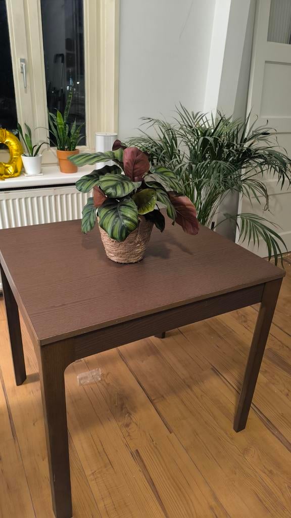 Extensible wooden table, Drie personen of meer