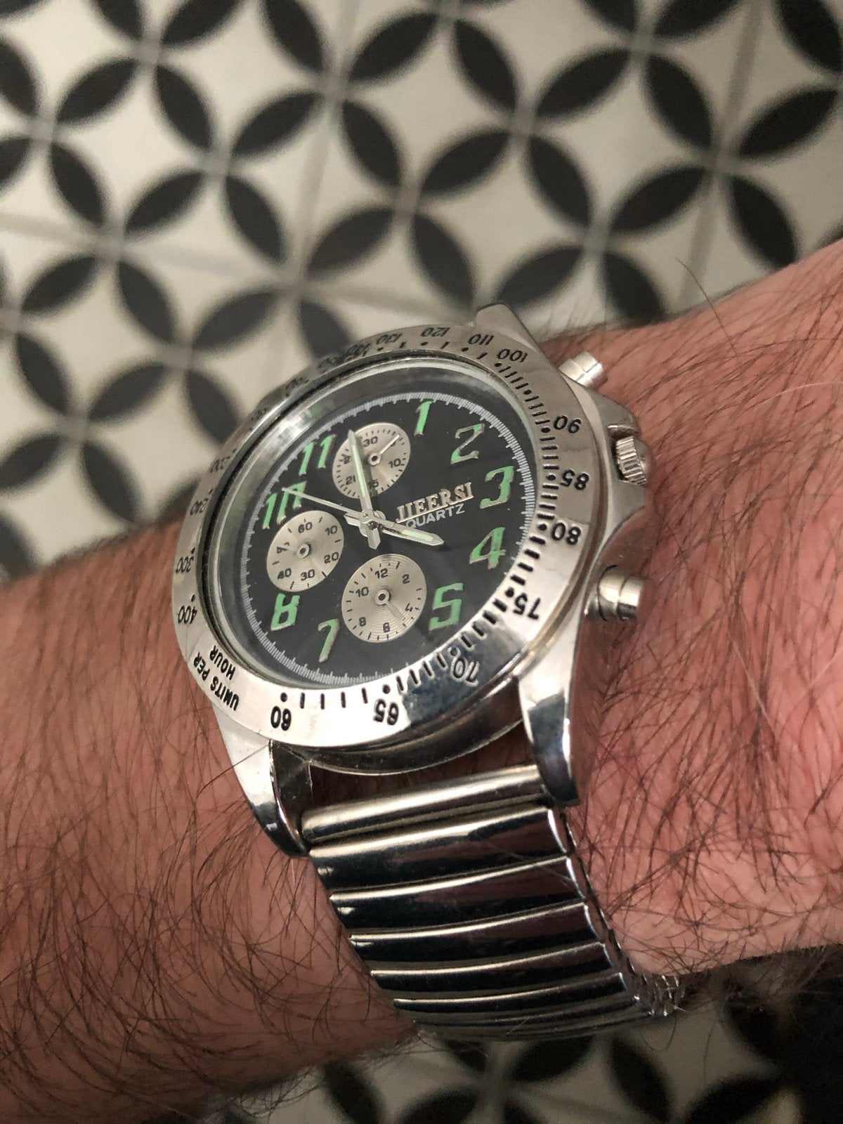 Quartz horloge op batterijen (exclusief doos), Ophalen of Verzenden, Zo goed als nieuw