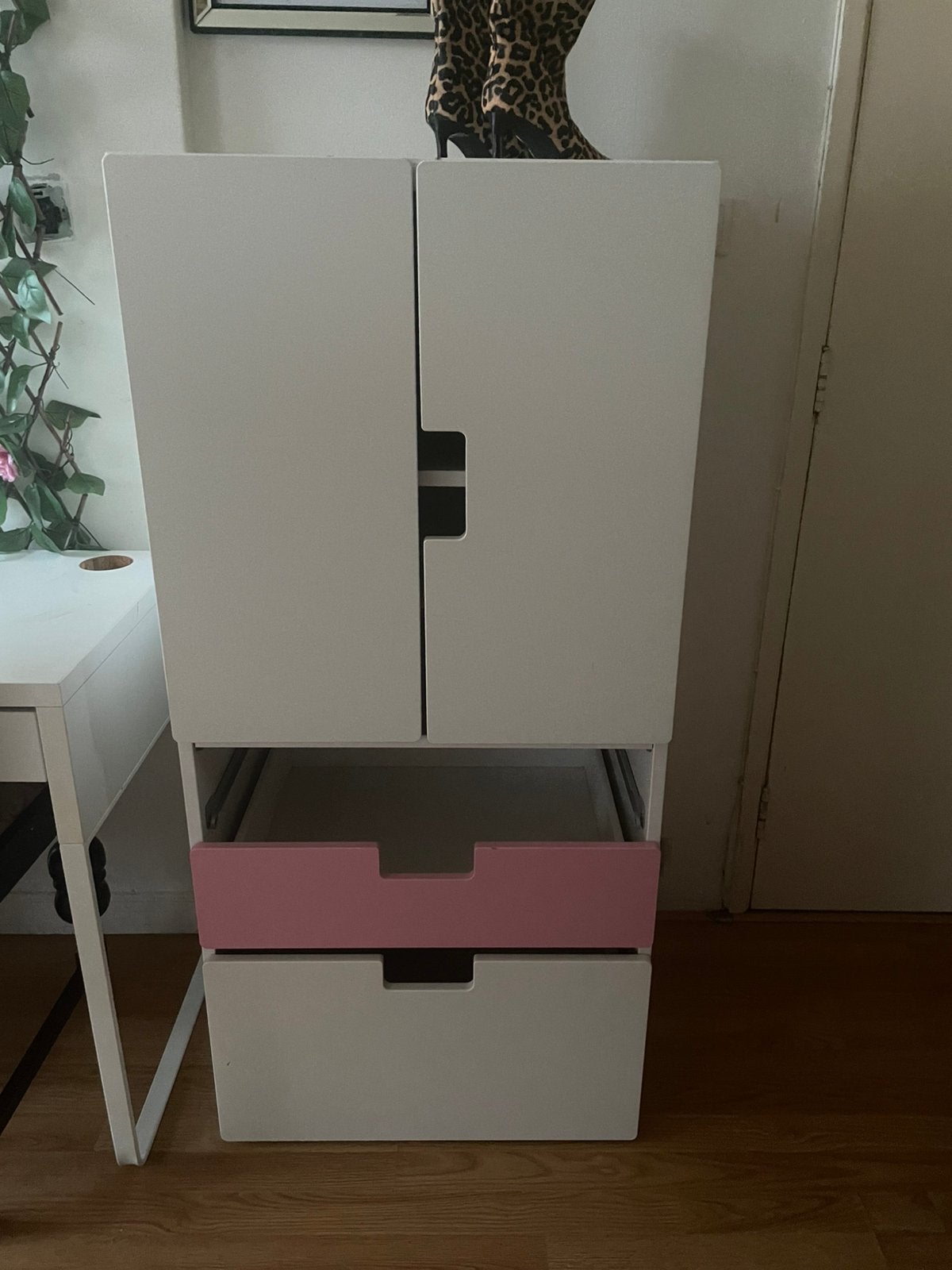Kast en tafeltje mist 1 la, Ophalen, Zo goed als nieuw, 50 tot 70 cm, 105 cm of meer