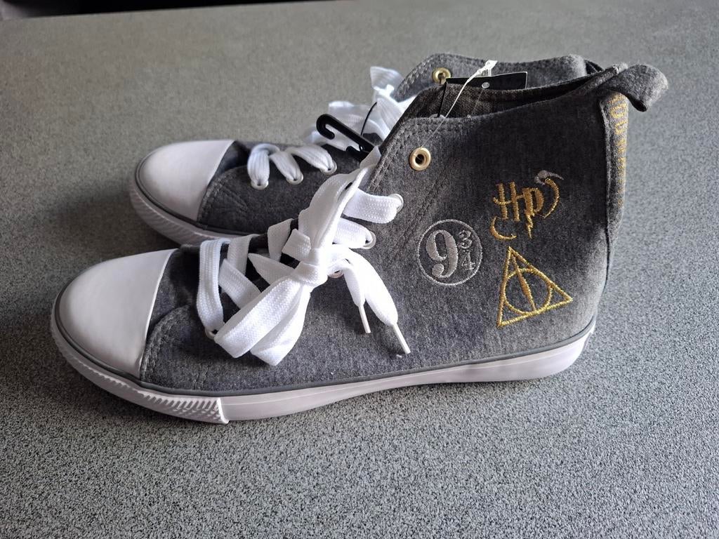 Grijze schoenen Harry Potter, Kleding | Dames, Nieuw, Ophalen of Verzenden, Sneakers of Gympen, Grijs