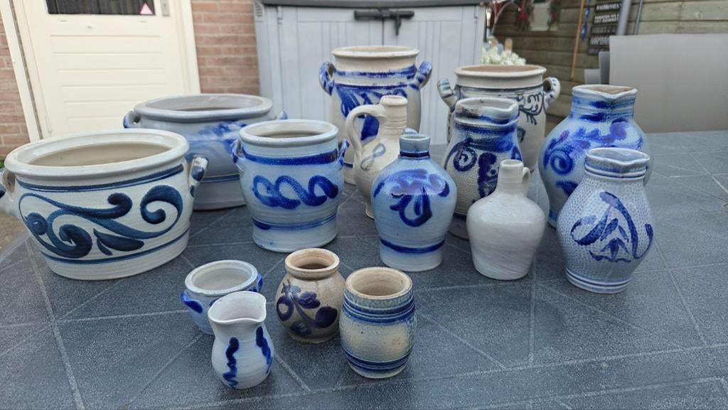 Collectie van 15 antieke Keulse  potten, Ophalen