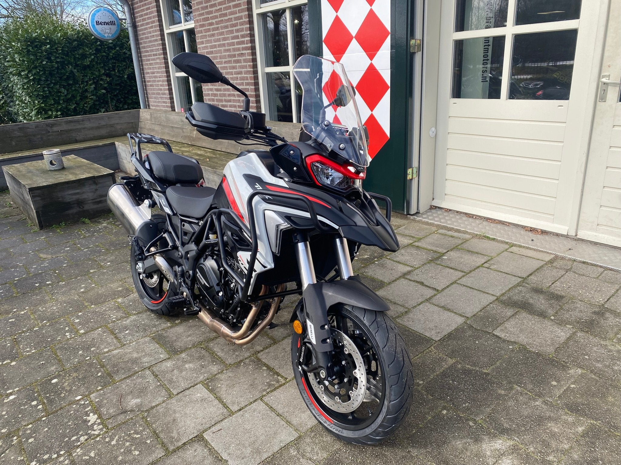 Benelli TRK 702 STRADALE ABS (bj 2026), Motoren, Nieuw, Strada Fornace Vecchia 30
61122  Pesaro, IT, Bedrijf, Support@benelli.com