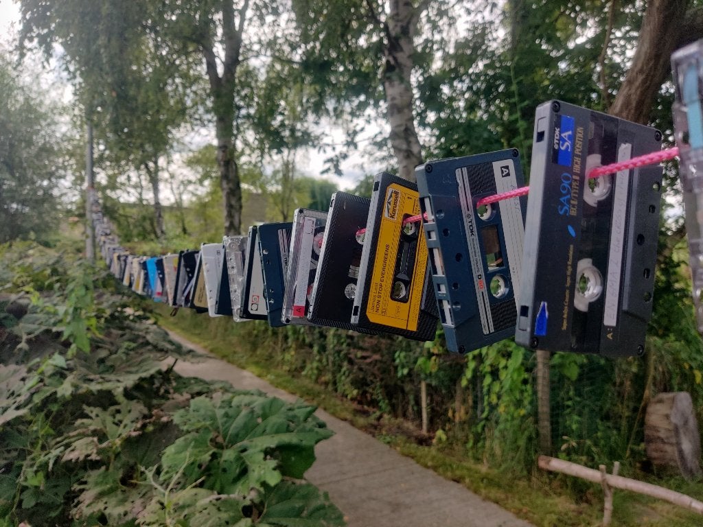 Straatversiering Eighties - Slinger 150+ cassettebandjes, Ophalen, Gebruikt, Versiering, Overige