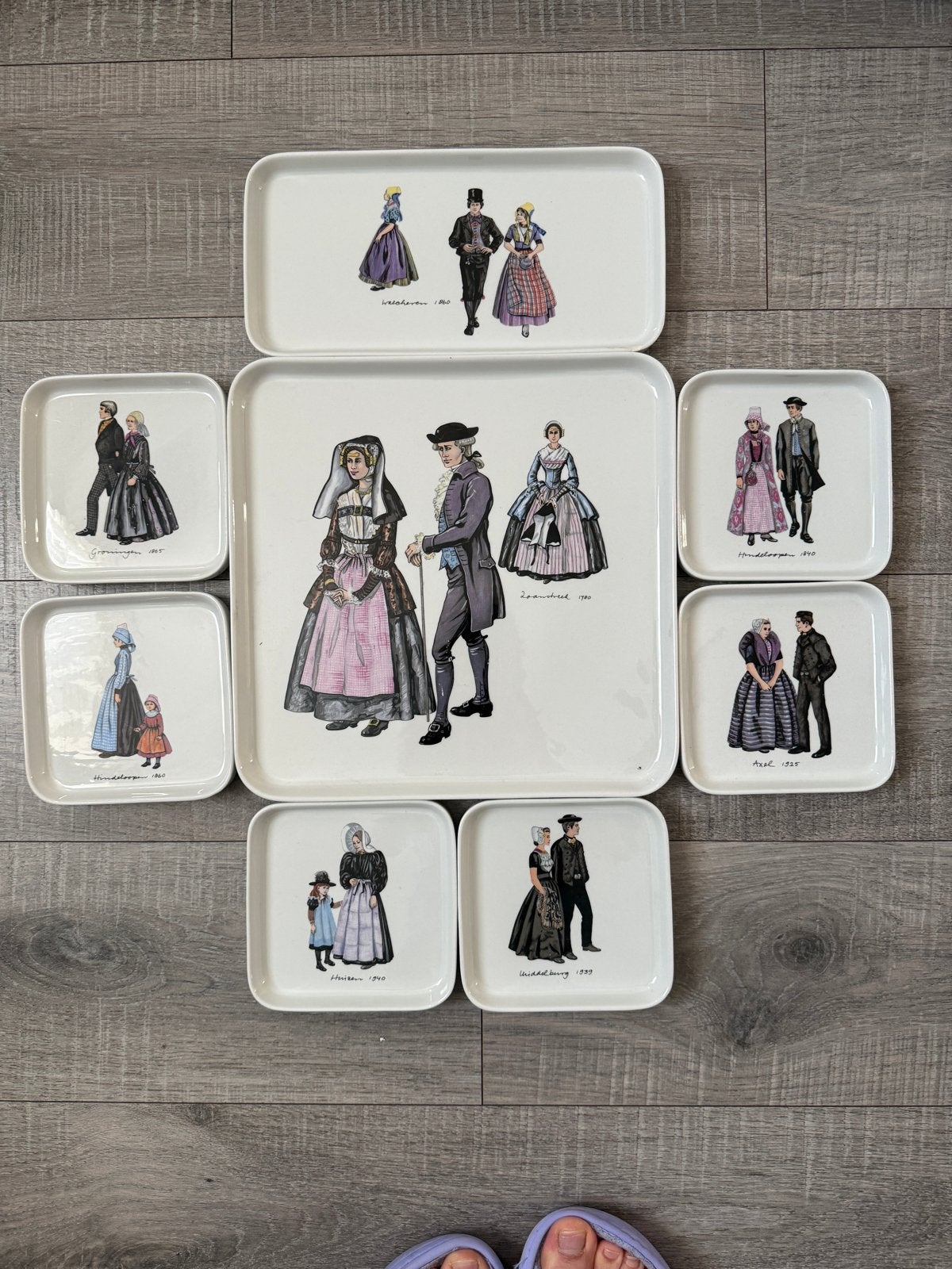 Villeroy & Boch: Complete set van 9 schalen met klederdracht, Huis en Inrichting, Keuken | Servies, Klassiek, Villeroy & Boch