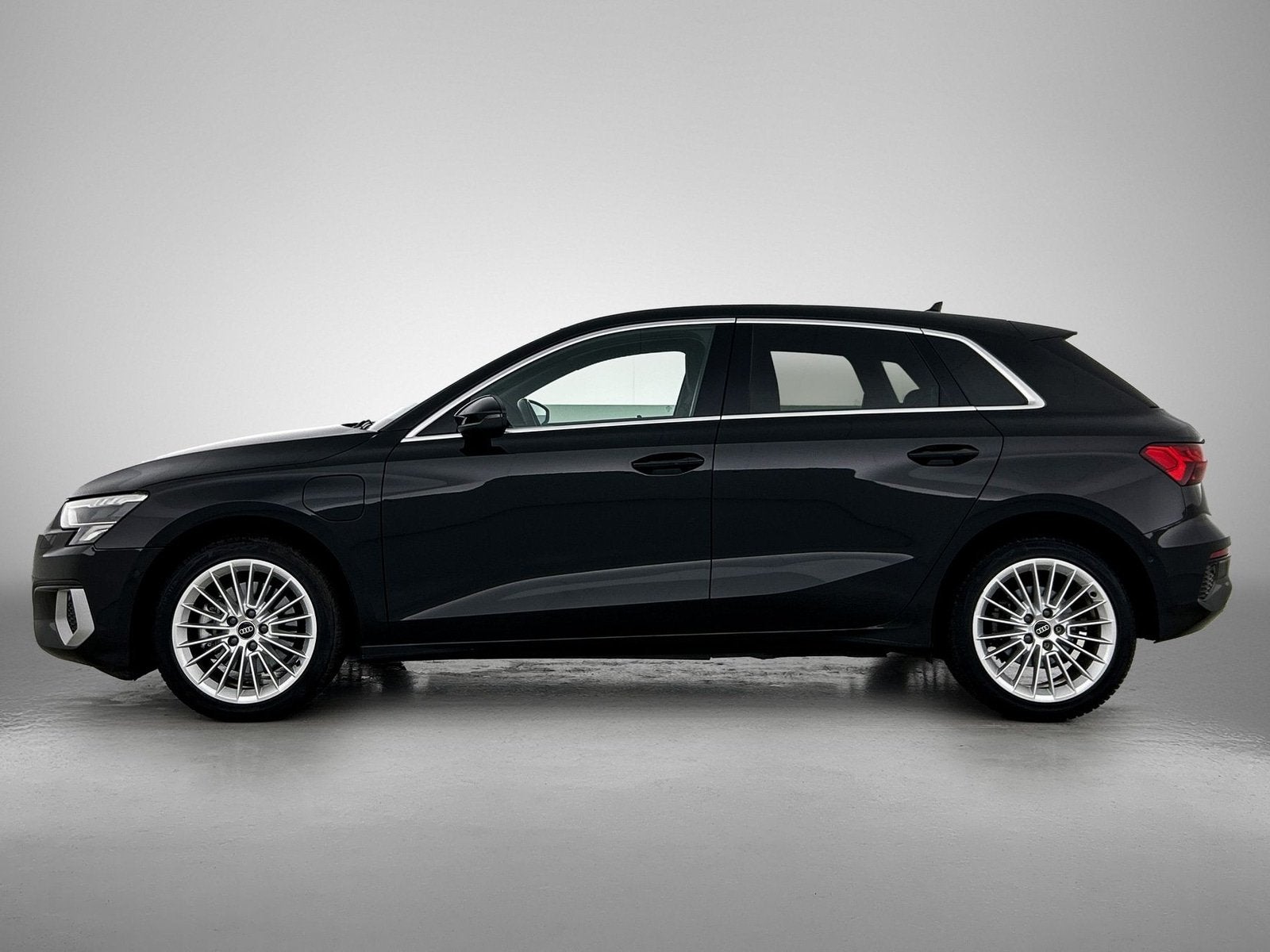 Audi A3 Sportback 40 TFSI e Advanced edition | ACC | Clima |, Auto's, Dealer onderhouden, Stof, 4 cilinders, Zwart
