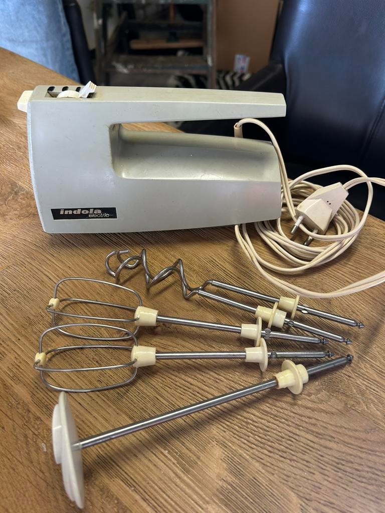 Retro mixer merk indola electric, Witgoed en Apparatuur, 4 liter of meer, Ophalen, Zo goed als nieuw, 3 snelheden of meer