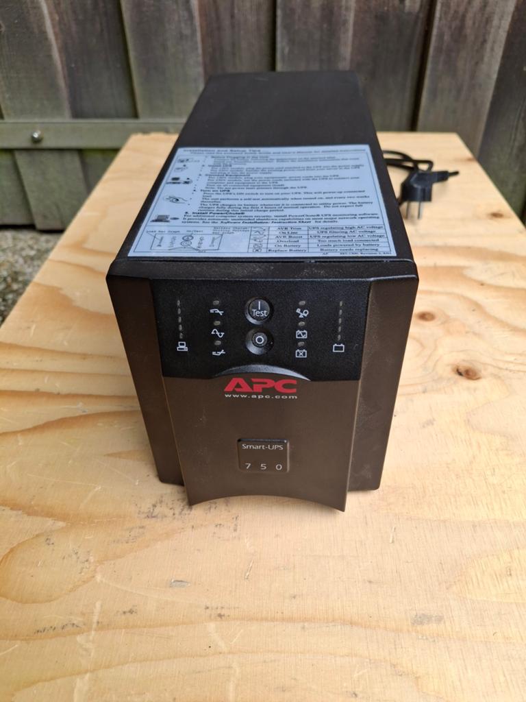 APC Smart-UPS 750 Noodstroomvoorziening, Ophalen of Verzenden