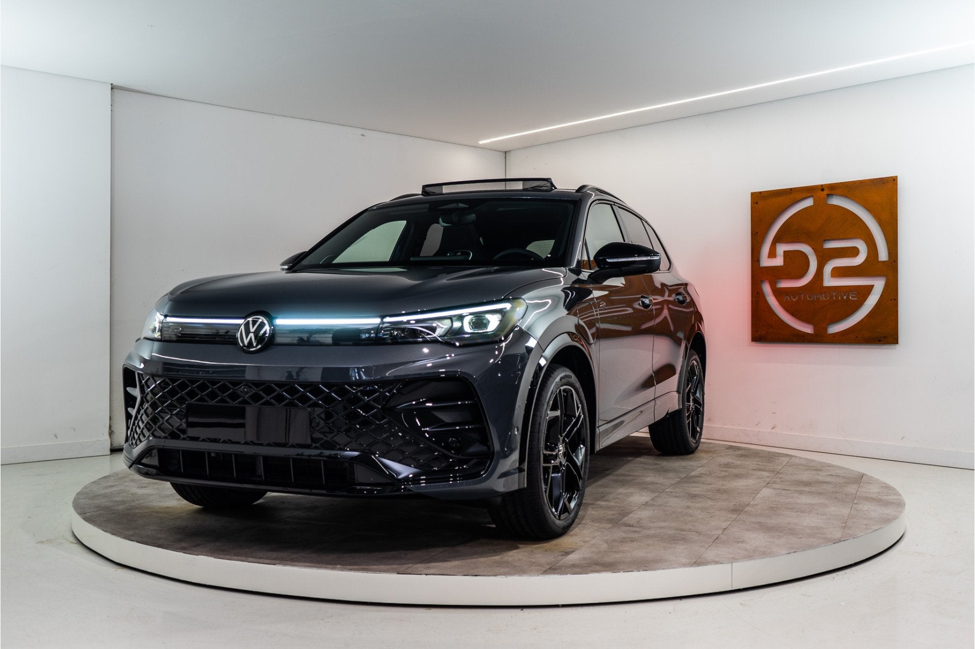 Volkswagen Tiguan 1.5 eHybrid 2x R-Line 2025 PER DIRECT BESC, Auto's, 1498 cc, Zwart, Bedrijf, Parkeerassistent