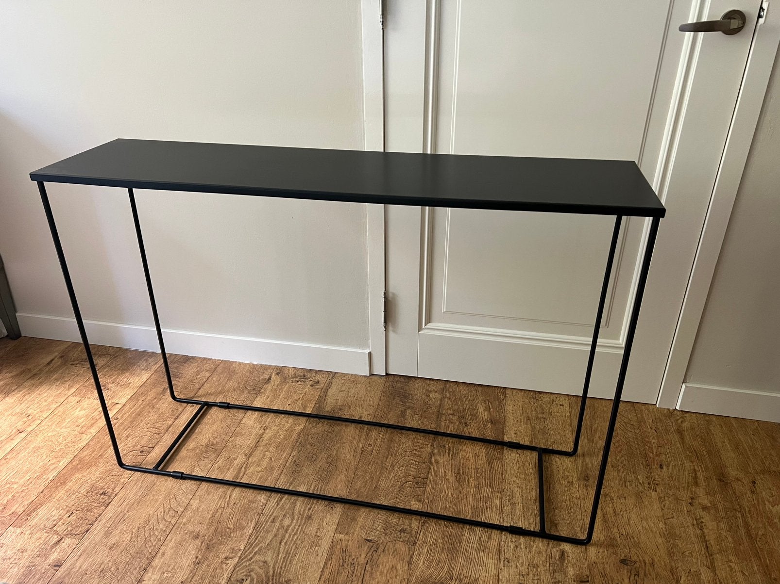 Sidetable zwart metaal, Ophalen, 100 tot 150 cm, Zo goed als nieuw, Metaal