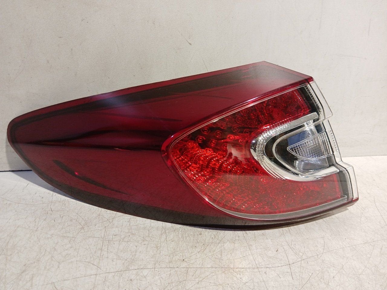 Achterlicht links buiten Renault Mégane, Onderdelen@venauto.nl, Van der Ven Autorecycling B.V., Gebruikt, Ettenseweg 76, 4706 PB Roosendaal, The Netherlands