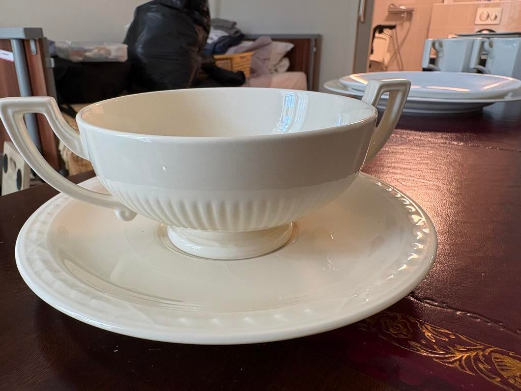 Soepkommen en schotels van royal creamware recamier, serie, Huis en Inrichting, Ophalen of Verzenden, Zo goed als nieuw, Kom(men)