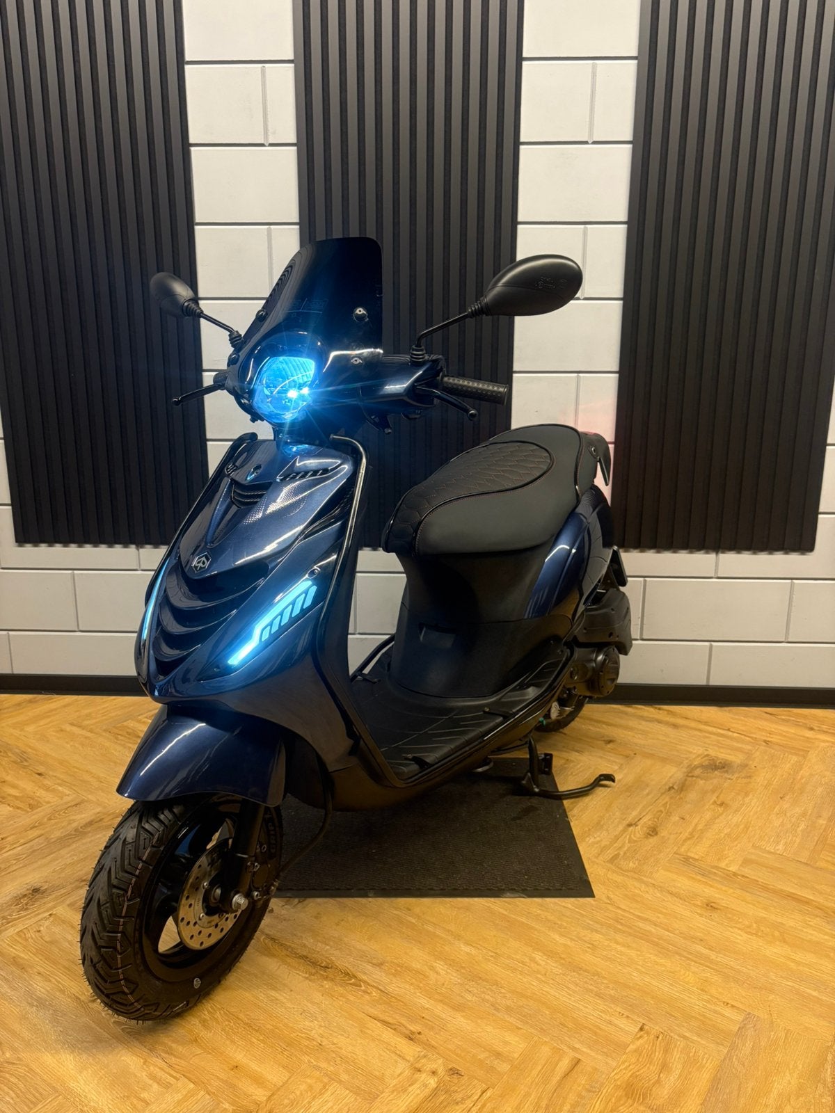 PIAGGIO ZIP 4T 3V BROM 2021 FULL OPTION MIDNIGHT BLUE, Maximaal 45 km/u, Zip, Ophalen of Verzenden, Zo goed als nieuw