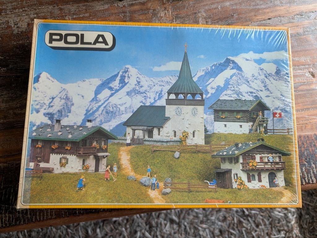 Pola H0 571 Zwitsers dorp Bouwpakket Nieuw in OVP, Hobby en Vrije tijd, Modeltreinen | H0, Overige merken, Gelijkstroom of Wisselstroom