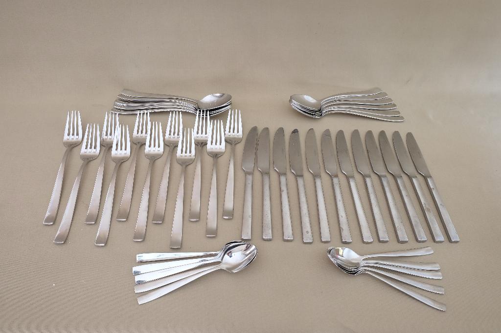 bestek set 11 personen  Monogram Edelstahl, Huis en Inrichting, Gebruikt, Ophalen of Verzenden, Rvs of Chroom, Vaatwasserbestendig