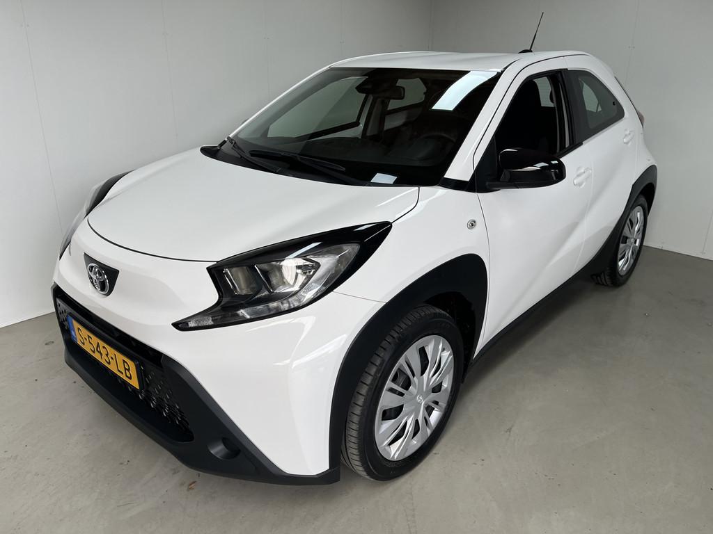 Toyota Aygo X 1.0 VVT-i MT Play Apple Carplay Camera NAP 1e, Stof, Gebruikt, 920 kg, 4 stoelen