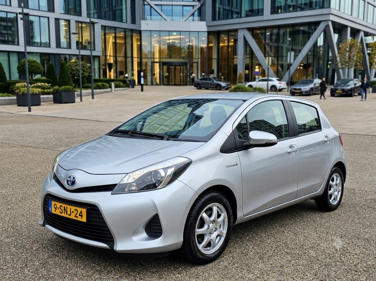Toyota Yaris 1.5 Full Hybrid CVT 5DR 69600 km 2013, Auto's, 1497 cc, 74 pk, 4 cilinders, 49 €/maand