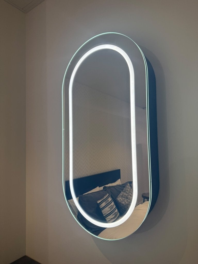 Hipp Design ovale spiegelkast met verlichting en verwarming, Huis en Inrichting, Ophalen, Minder dan 50 cm, Nieuw, Minder dan 100 cm