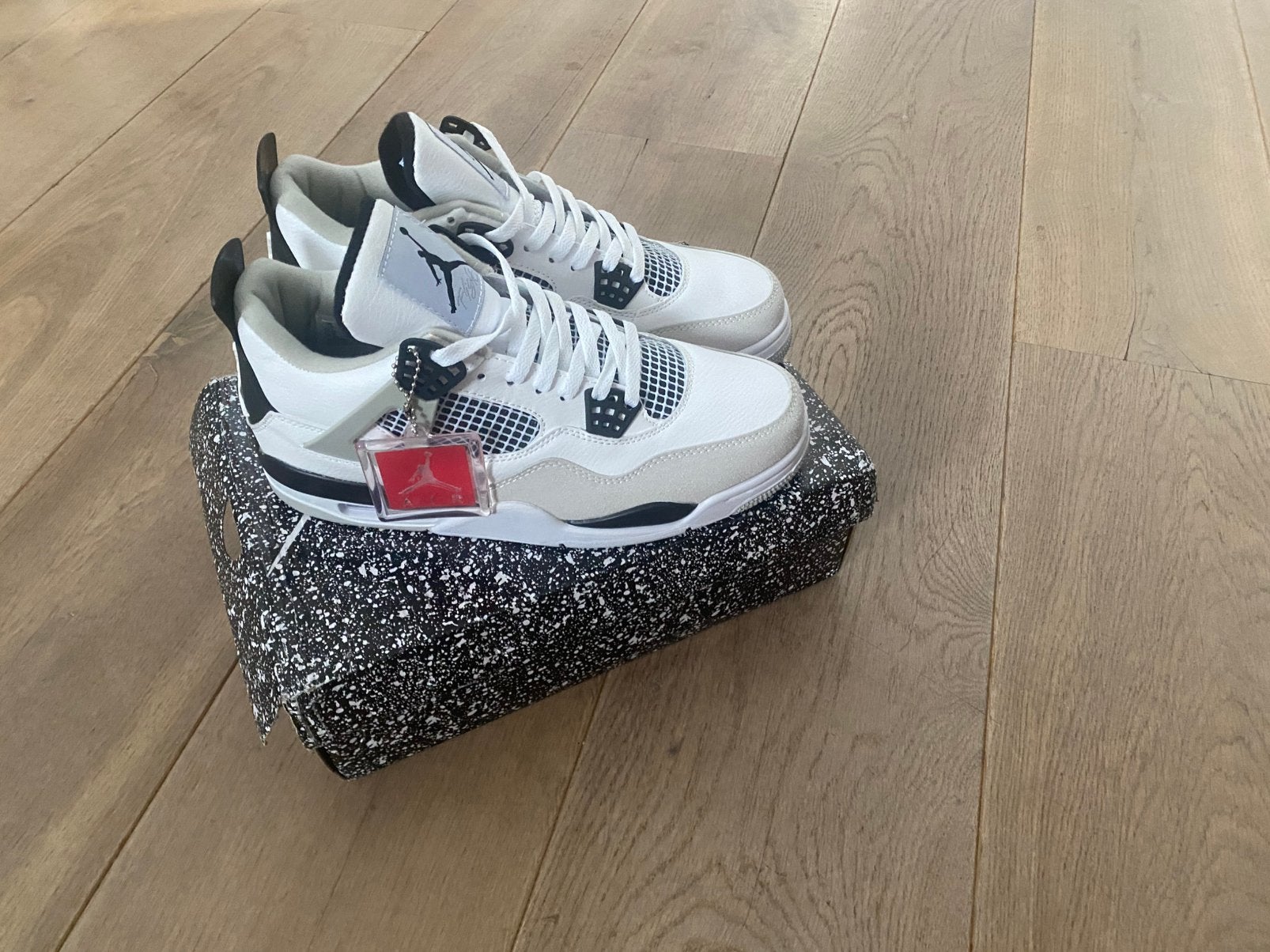 Air Jordan 4 Retro - Nieuw in doos, Kleding | Heren, Schoenen, Wit, Nieuw, Ophalen of Verzenden, Sneakers of Gympen