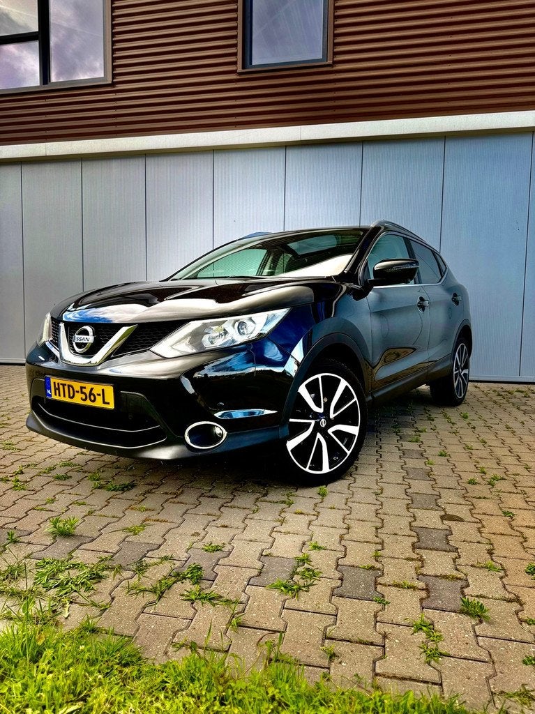 Nissan Qashqai 1.2 | Keyless | 360 Cam | Trekhaak | Navi, Auto's, Gebruikt, 4 cilinders, Zwart, Automatische klimaatregeling